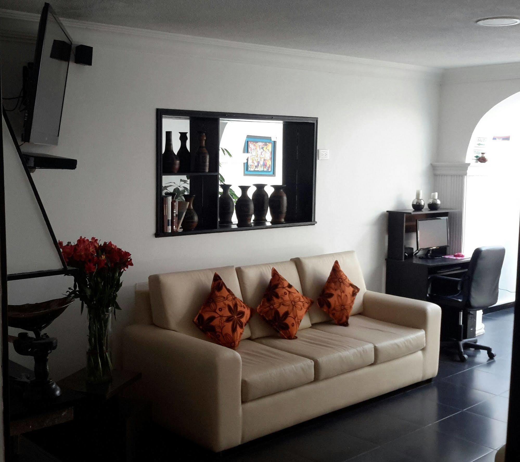 House A 5 Min De La Embajada Americana 3* Bogota